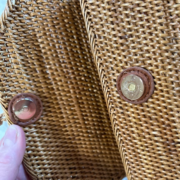 Vintage NORDSTROM wicker basket handbag with a magnetic closure. - Picture 8 of 11